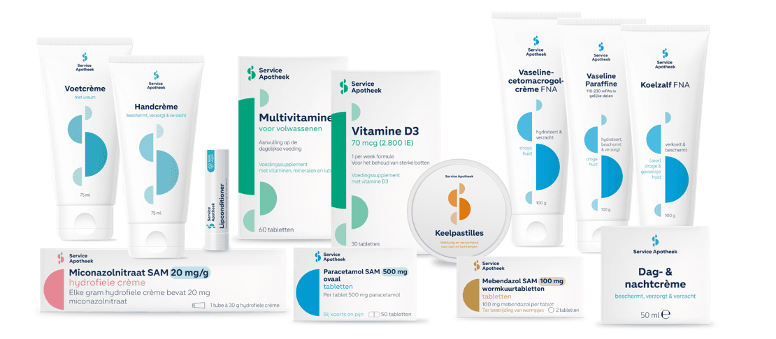 Afbeelding met diverse Service Apotheek Huismerk producten, zoals zelfzorgmiddelen en verzorgingsproducten in herkenbare verpakkingen.